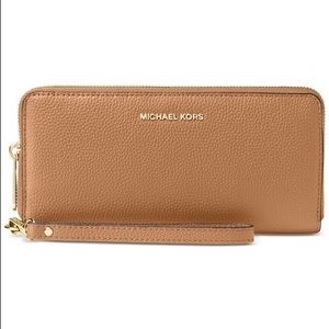 Michael Kors
Mercer Travel Continental